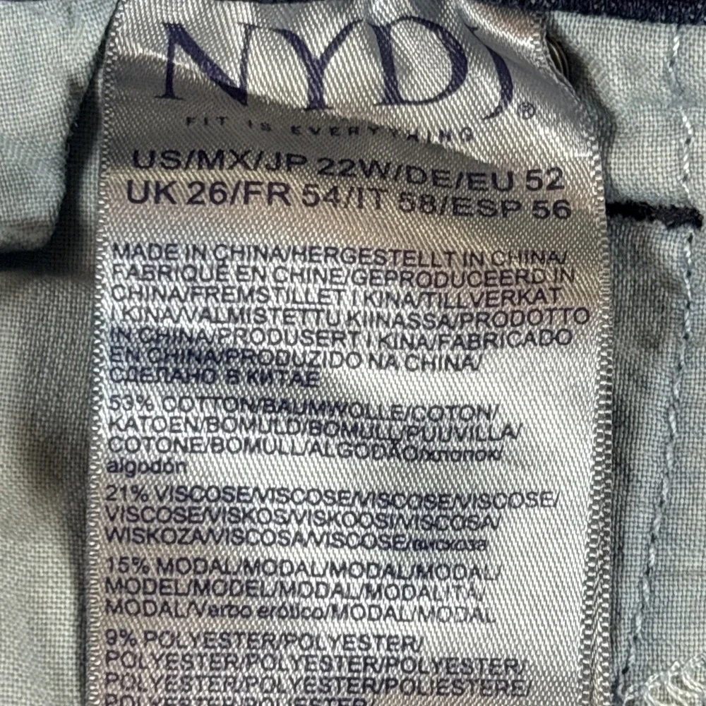 NYDJ Capris Size 24 Blue Demin With Lift And Tuck Technology. Stretchy‎ Raw Hem